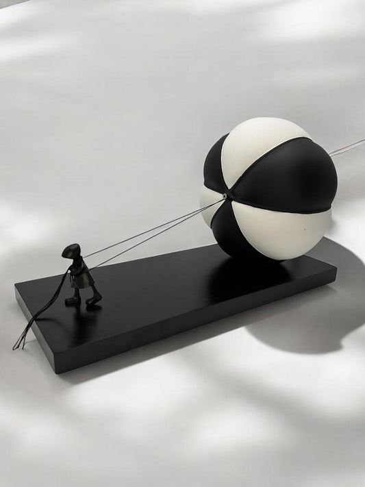 ESCULTURA DECORATIVA "ESFORÇO E DETERMINAÇÃO" – 38x19x21