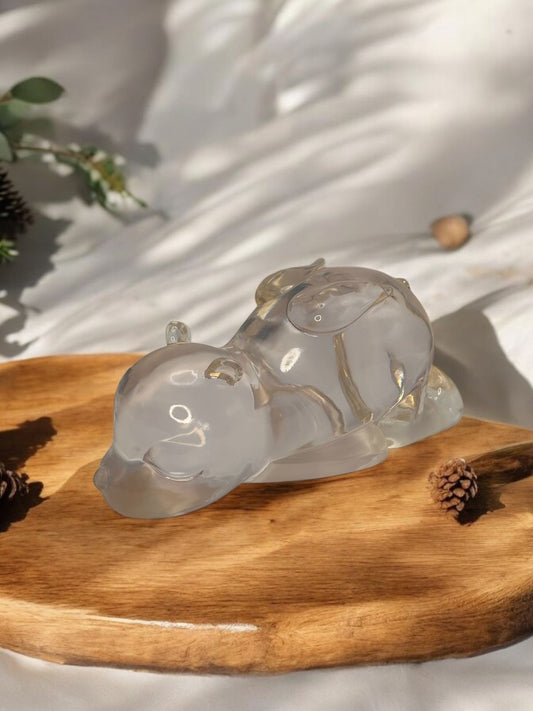 ESCULTURA DE URSO ALADO EM RESINA TRANSPARENTE - 25x11x12