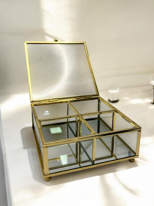 CAIXA DOURADA COM TAMPA 4 DIVISÓRIAS - 13,5x13,5x6