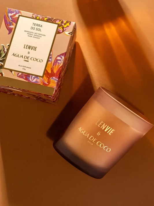 VELA PERFUMADA TERRA DO SOL LENVIE + AGUA DE COCO - 210G