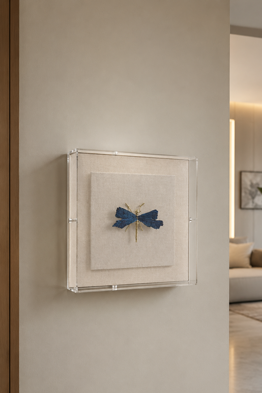 QUADRO DE PAREDE EM ACRILICO COM LIBÉLULA DOURADA E AZUL - 30x30