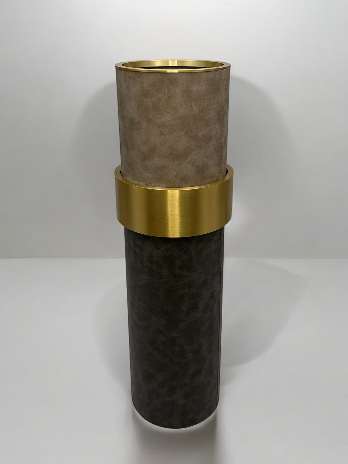 VASO EM COURO GRAY - 42x11x11
