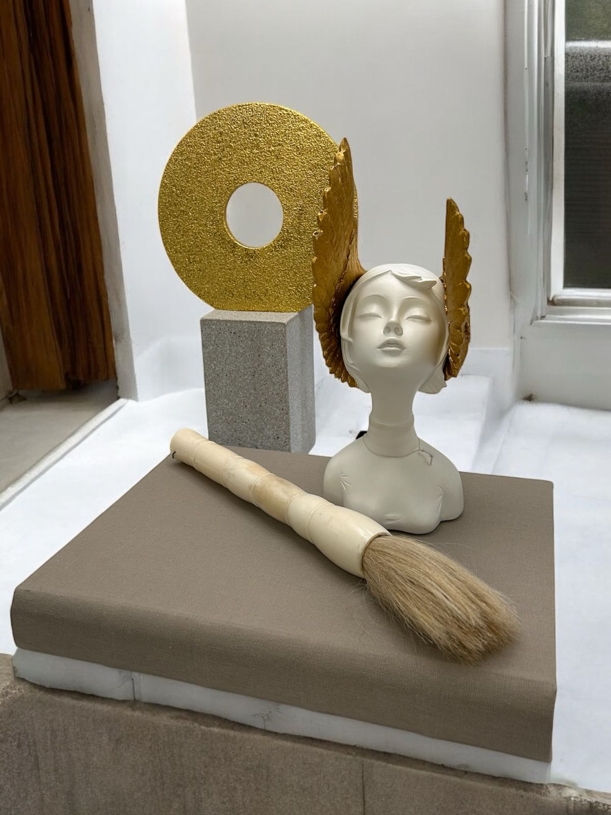ESCULTURA DISCO DOURADO - 19x8x34