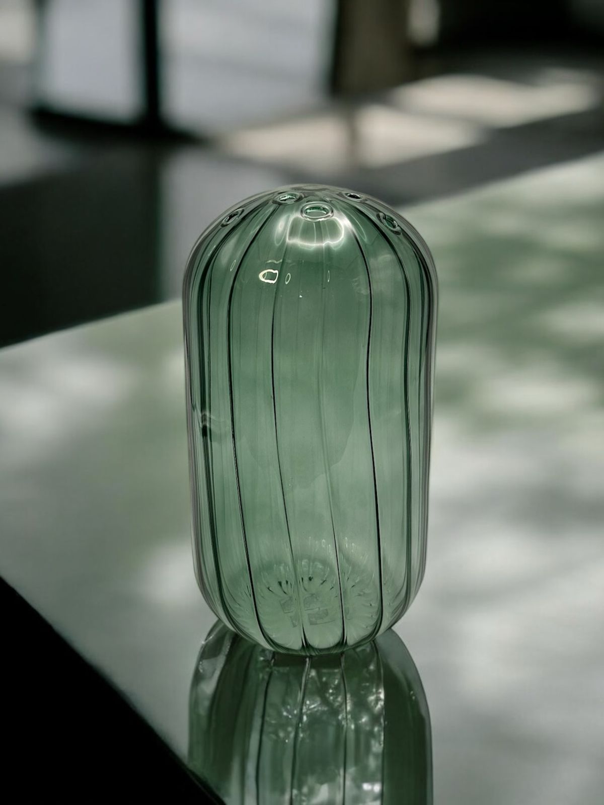 VASO DECORATIVO EM VIDRO VERDE "CACTUS" - 11x11x22