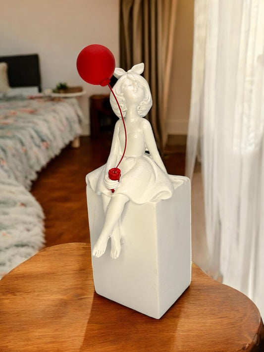 ESCULTURA MENINA COM O BALÃO VERMELHO - 22x10x10