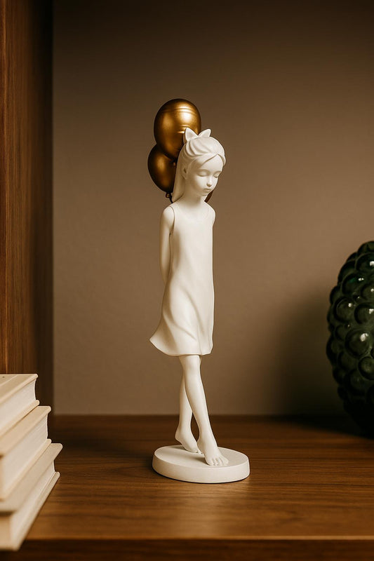ESCULTURA MENINA COM BALAO DOURADO - 27cm