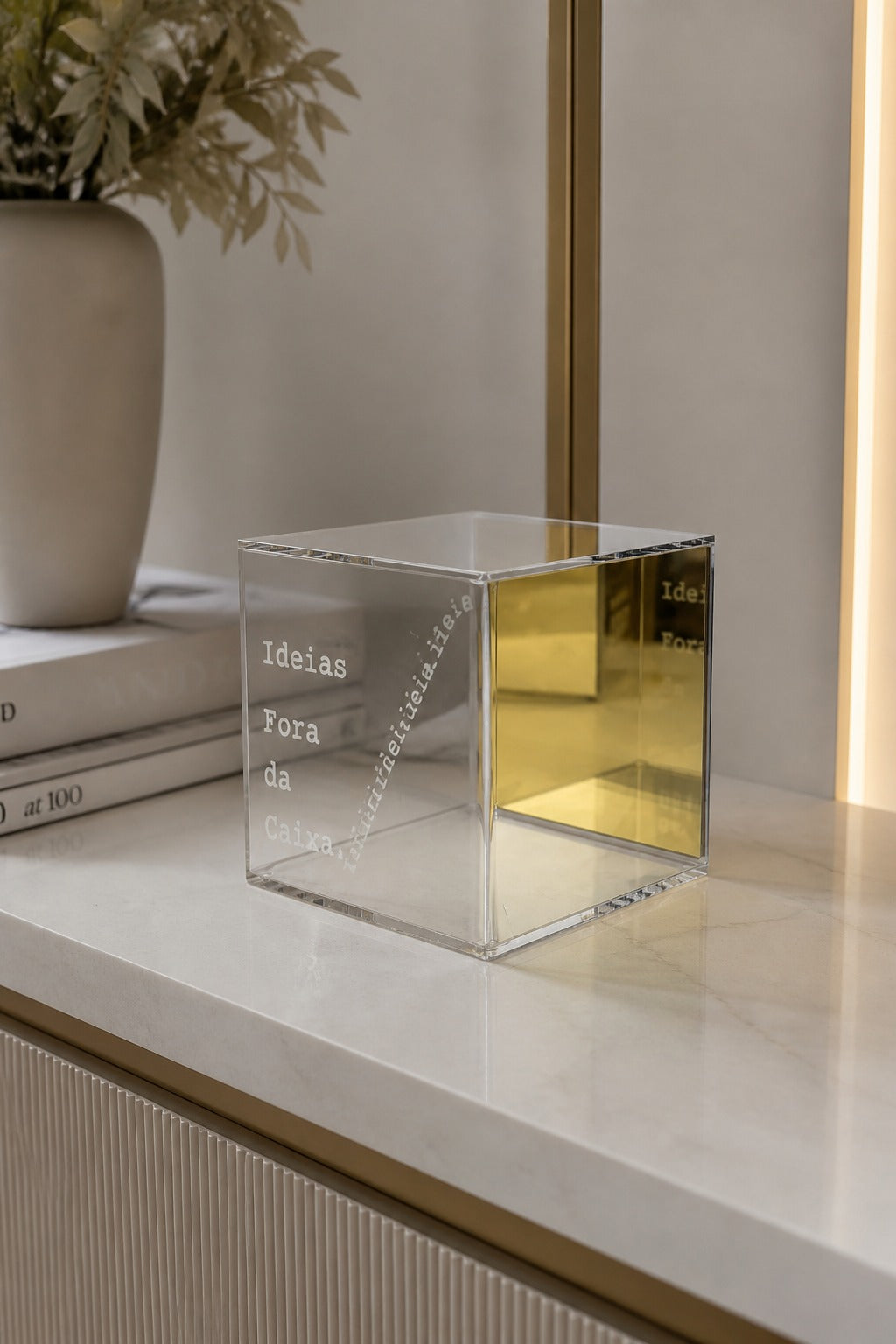 CUBO EM ACRÍLICO - IDEIAS FORA DA CAIXA - 12,5x12,5