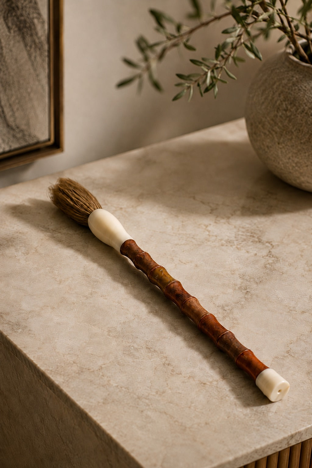 PINCEL DECORATIVO EM OSSO - 41cm